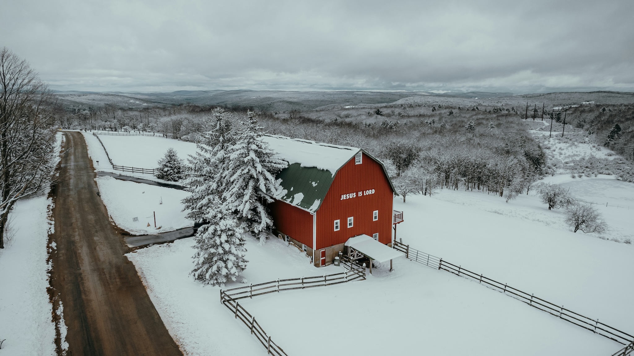 Cover image for article: Off-Season Travel: Advantages, Tips, and Top Destinations